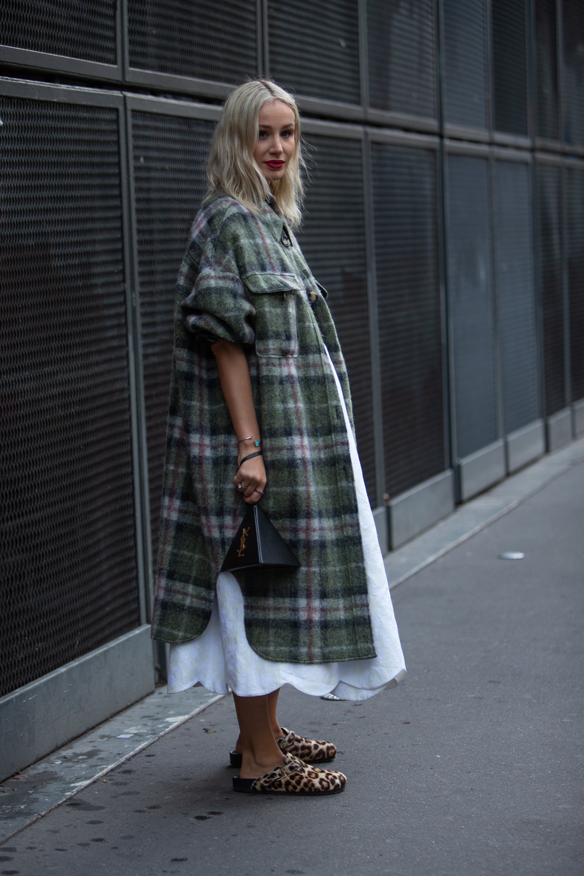 áo sơ mi kẻ caro/Paris Fashion Week Street Style Spring Summer 2020