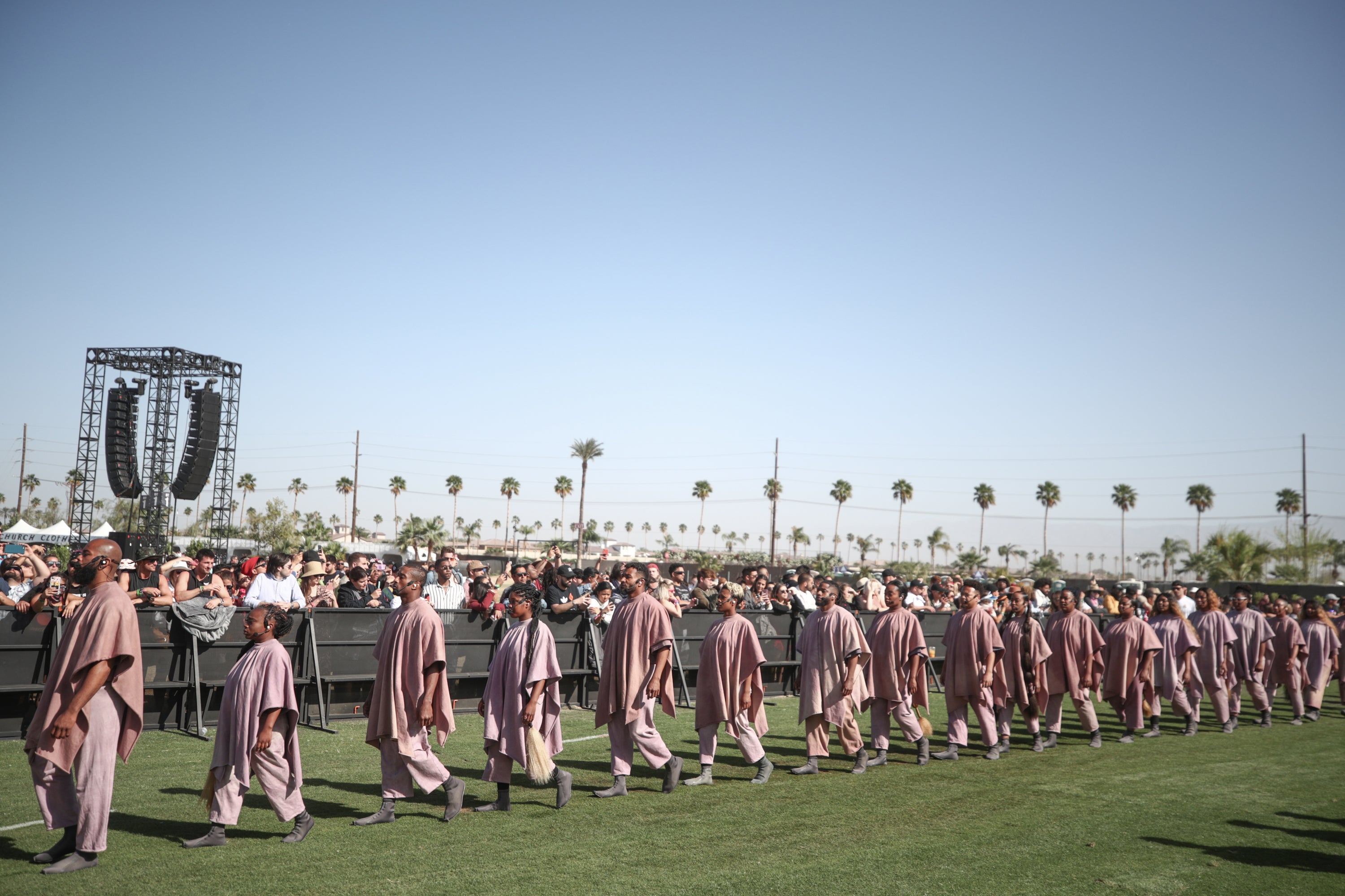 trang phục Halloween - Kanye West và đoàn tùy tùng tại Coachella 2019