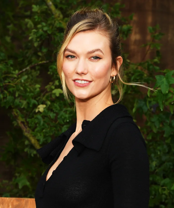 Karlie Kloss Debuts Blunt Bob Haircut For Fashion Week