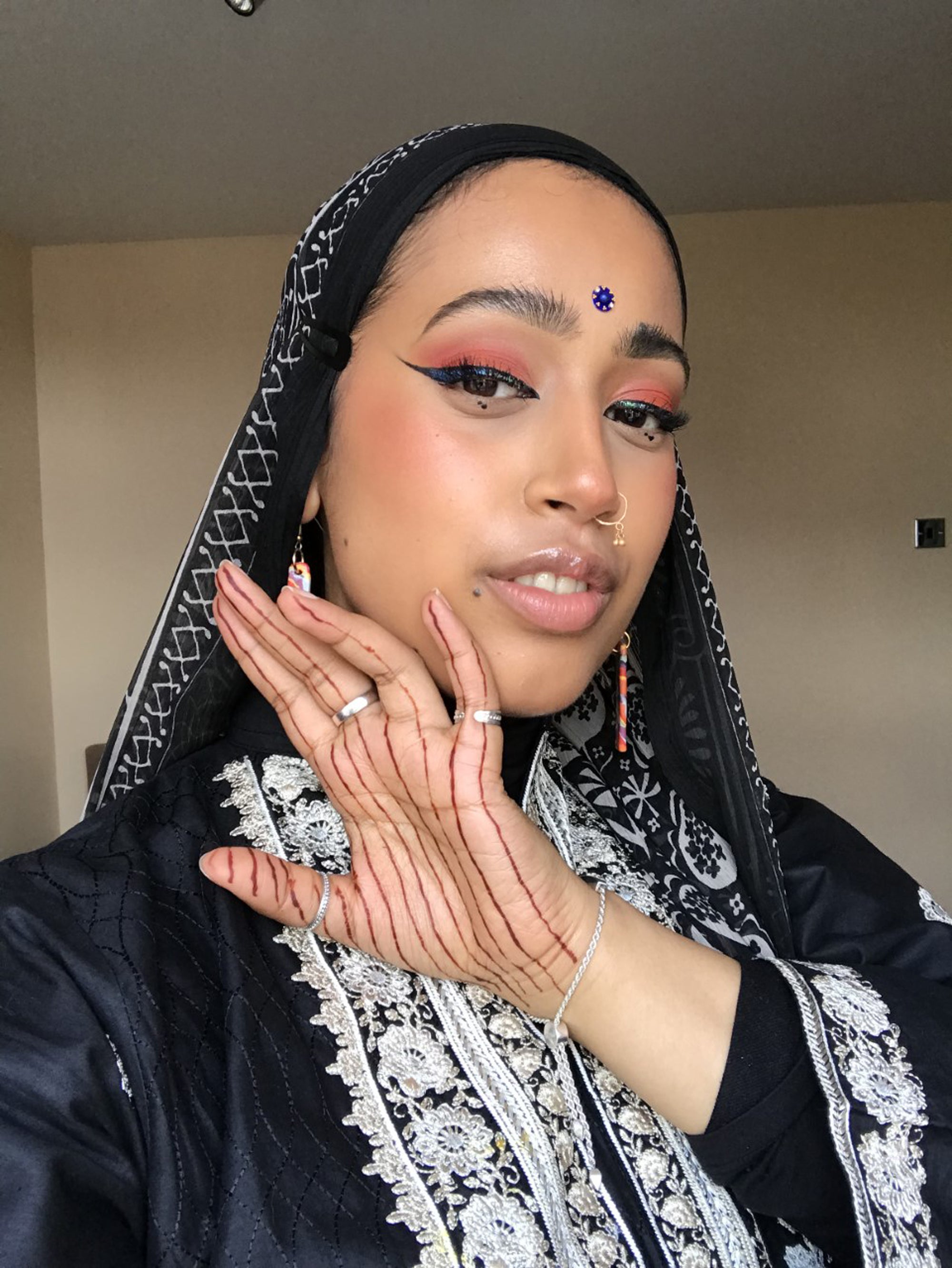 fælde Hukommelse Misforståelse How Muslim Women Navigate Makeup & Modesty