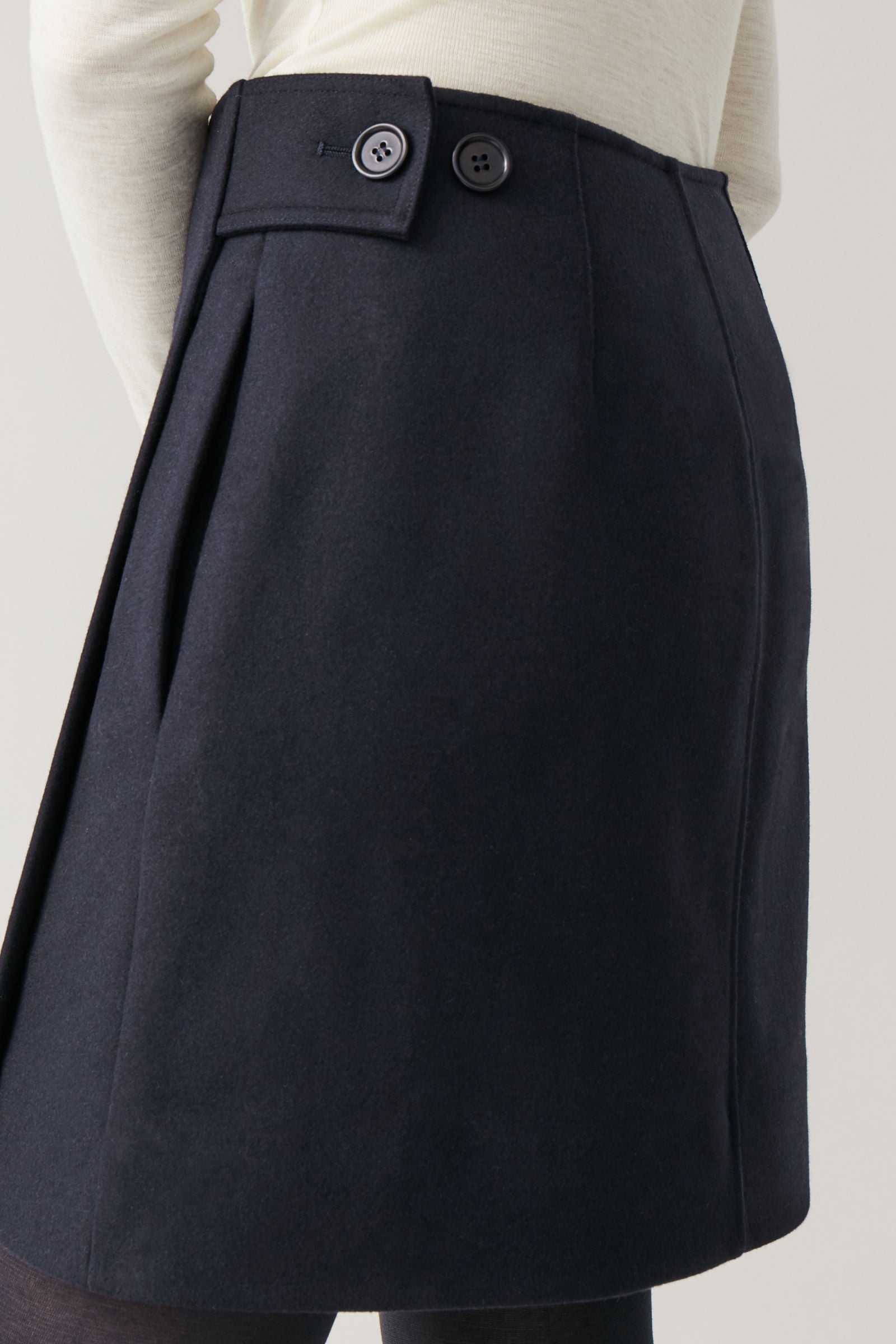 Avalon Wool Tailored Mini Skirt in Olive Green  CM CAMILLA AND MARC  Official