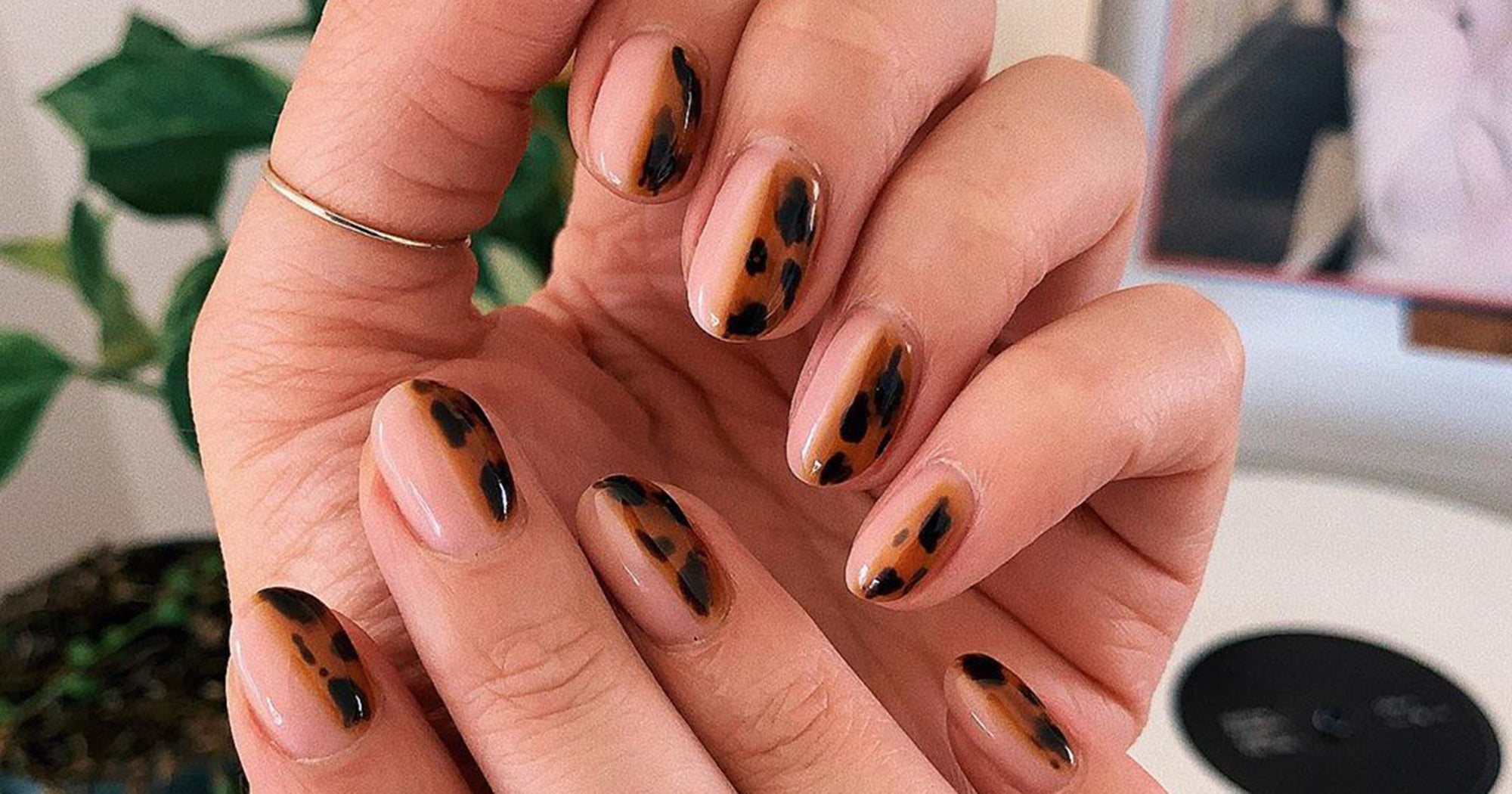 10. Tortoise Shell Nail Art with Foil - wide 1