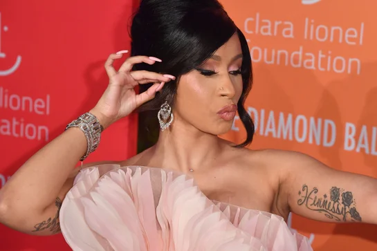 Um guia completo de todas as tatuagens de Cardi B 6 Slide 5