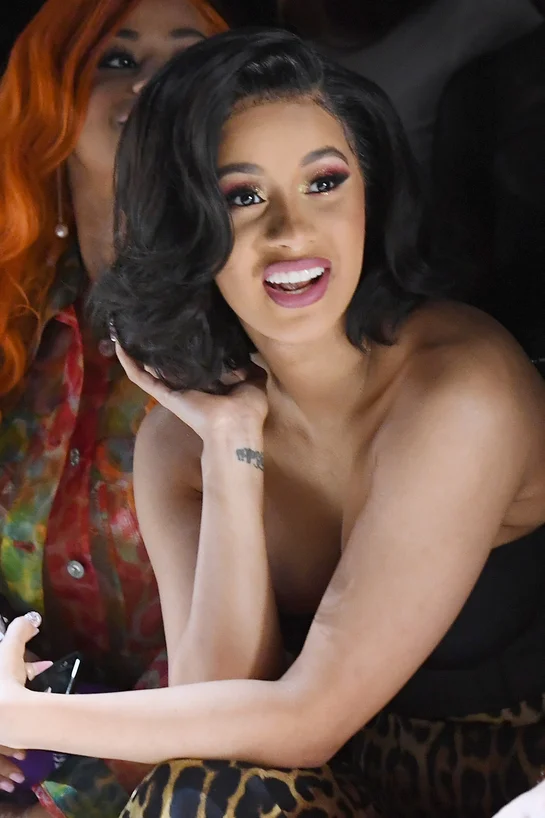 Um guia completo de todas as tatuagens de Cardi B 10 Slide 9