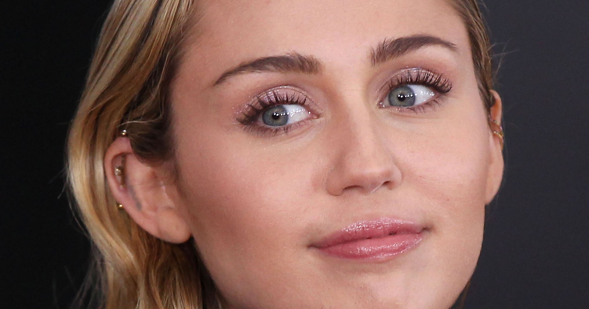 Miley Cyrus Shares Hospital Selfie & Asks For Good Vibes