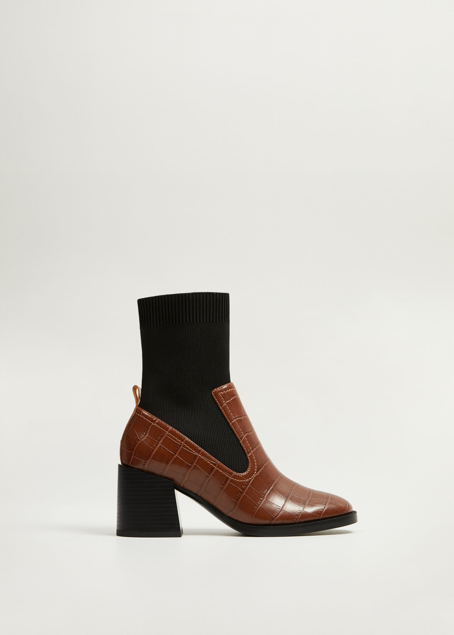 track sole contrast ankle boots mango