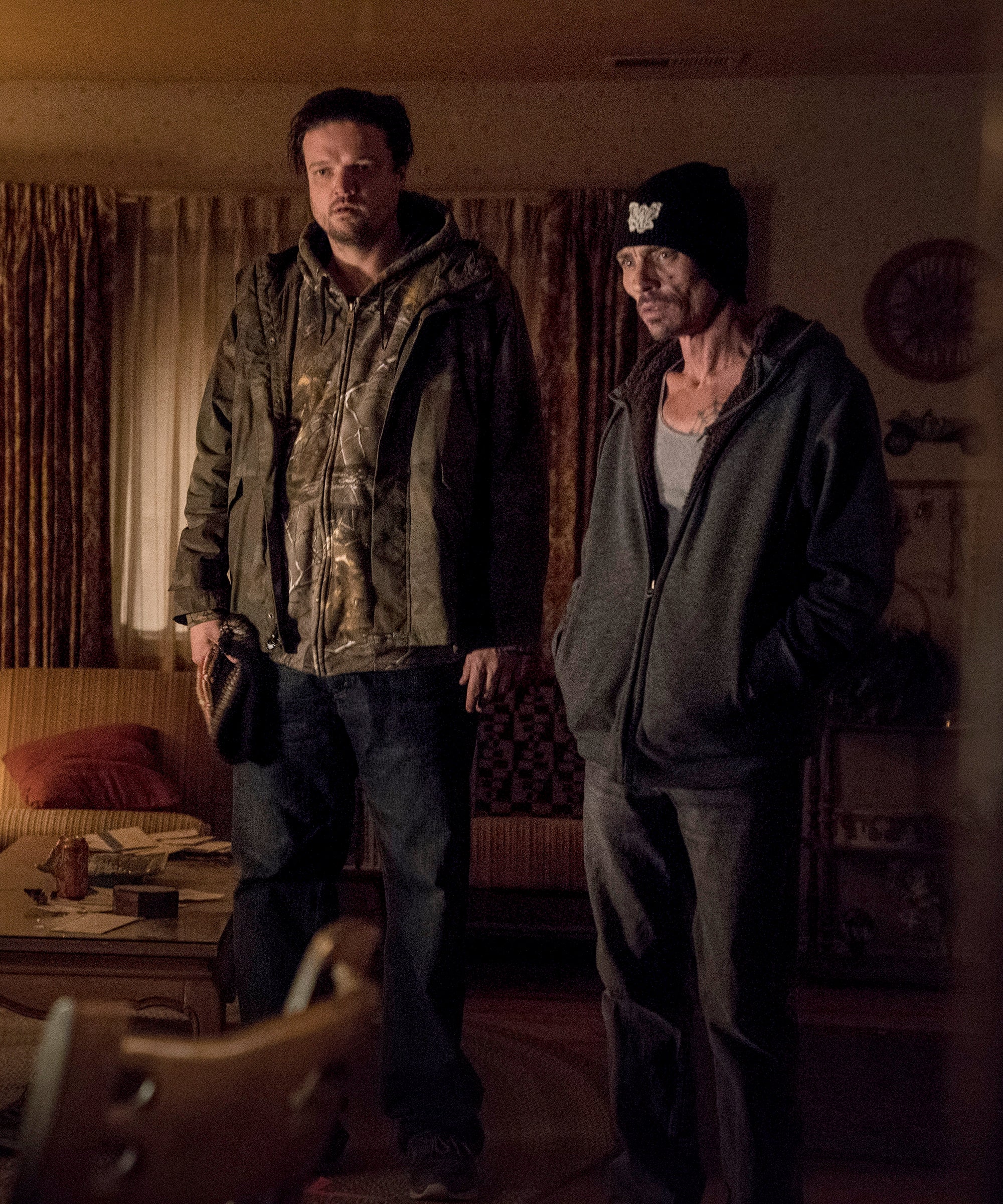 A man has the bad. Во все тяжкие друзья Джесси. Breaking Bad тощий пит. Breaking Bad skinny Pete. Барсук Breaking Bad.