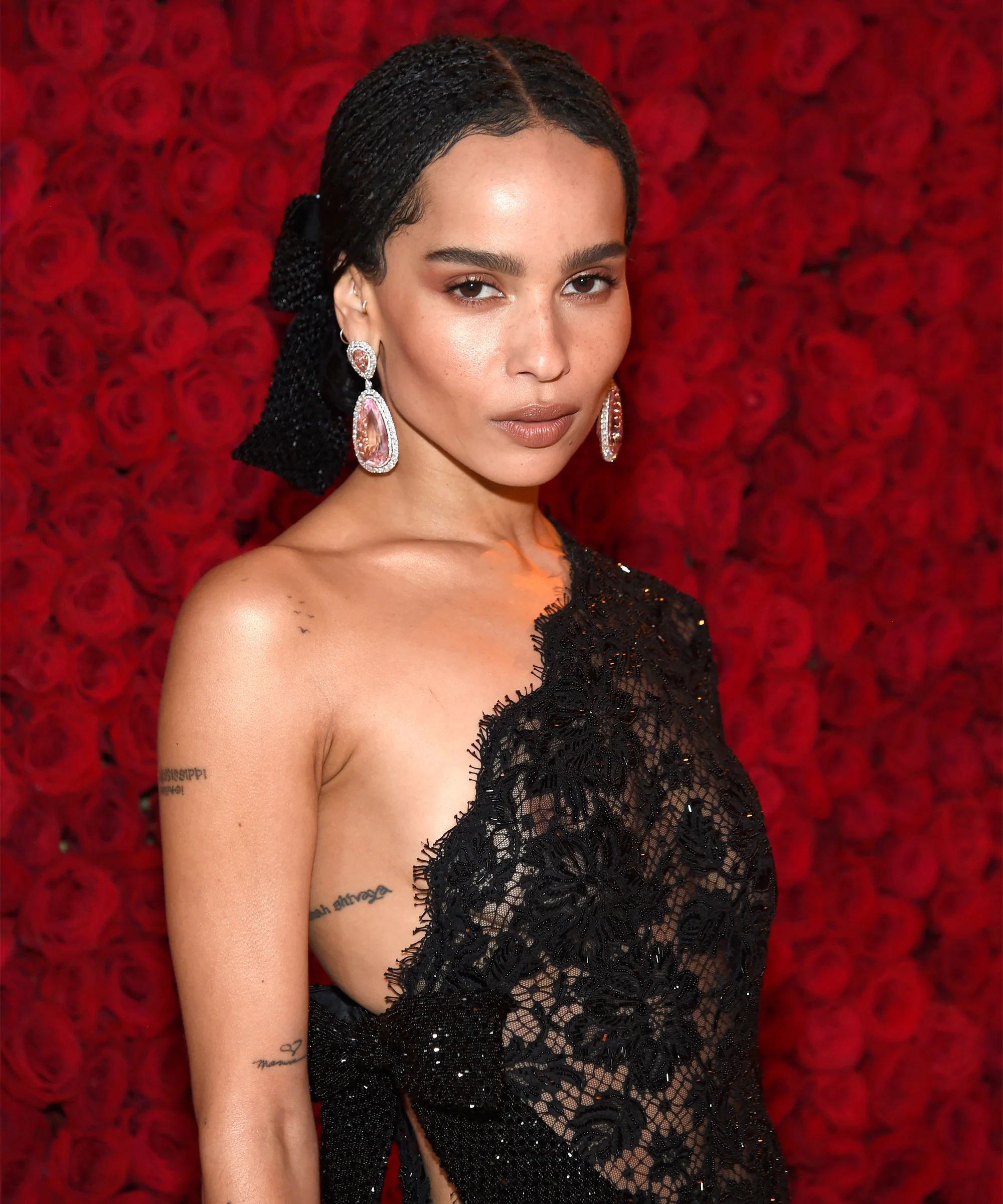 Zoë Kravitz Has A Lot To Say About Her Evolving Beauty Look.