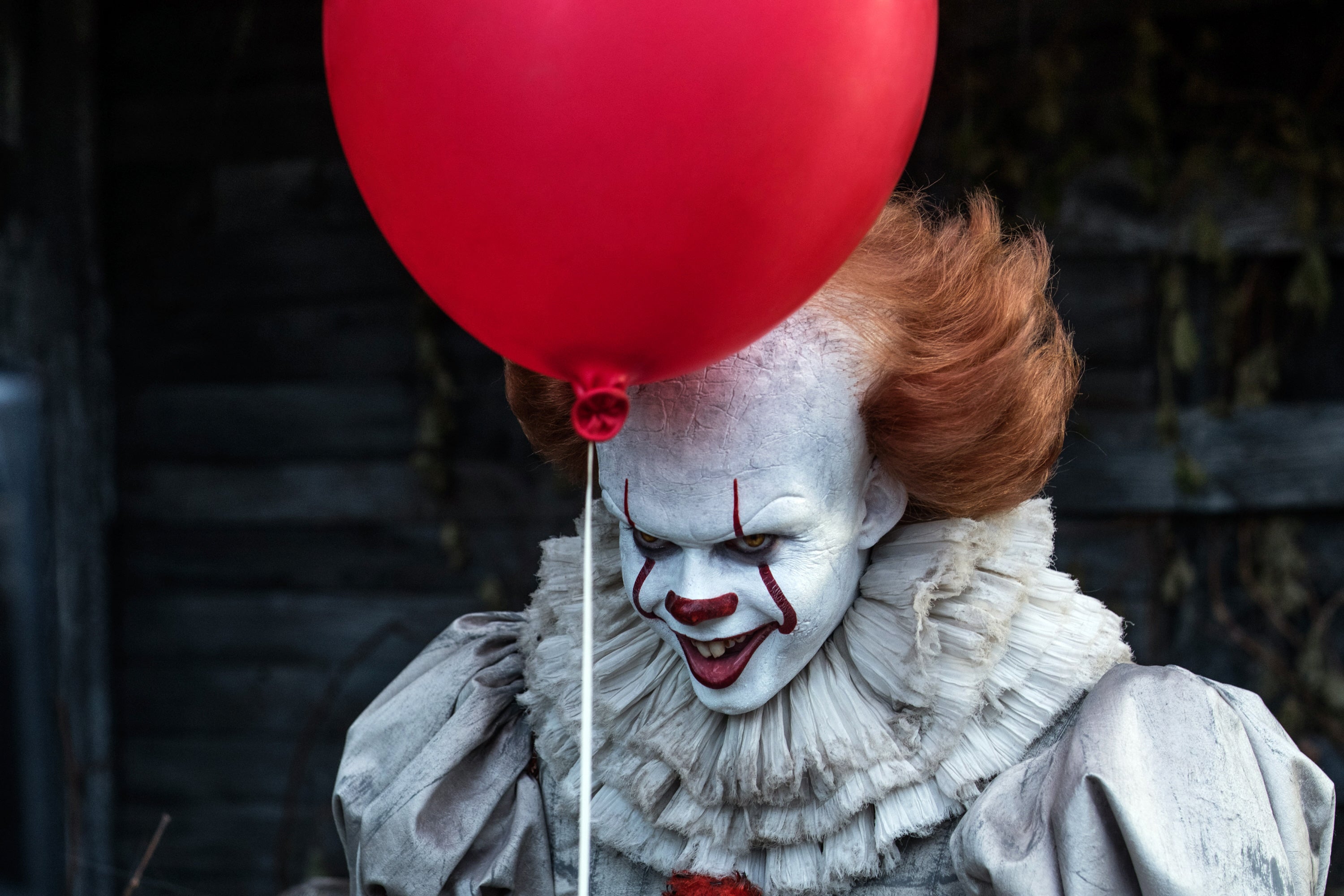 How To Scare Everyone With DIY Pennywise Clown Costume pic