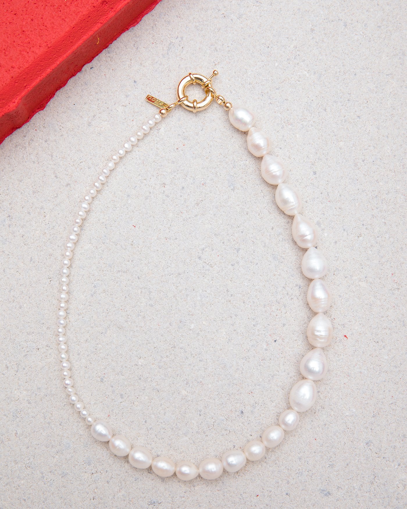 Pearl necklaces are winters most radical accessory | Girlfriend