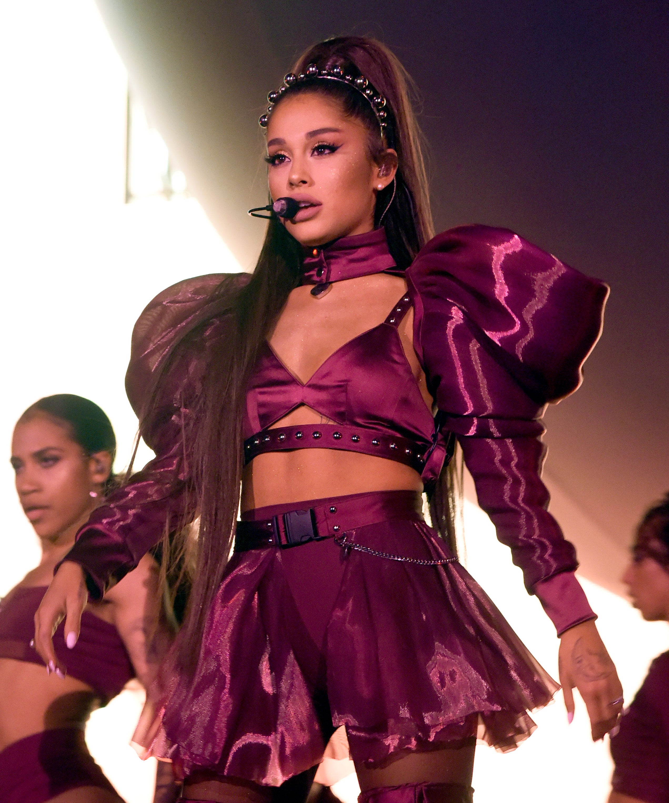 Ariana Grande Shows Off Her Natural Ponytail Ariana Grande Shows Off Her Natural Ponytail