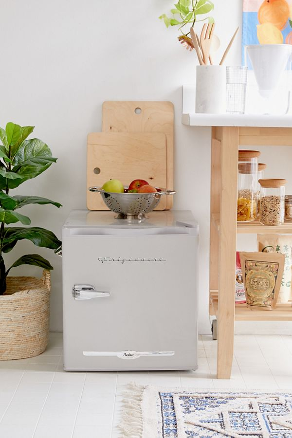 frigidaire 1.6 retro mini fridge