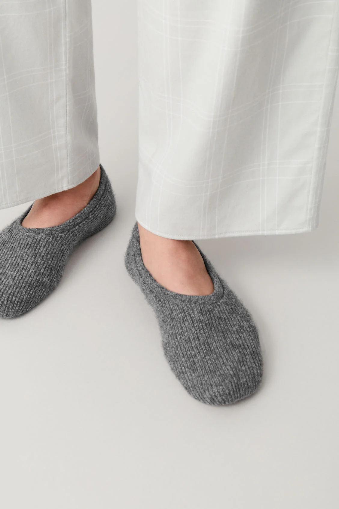 plyndringer geni Fantasi COS + Ribbed Cashmere Slippers
