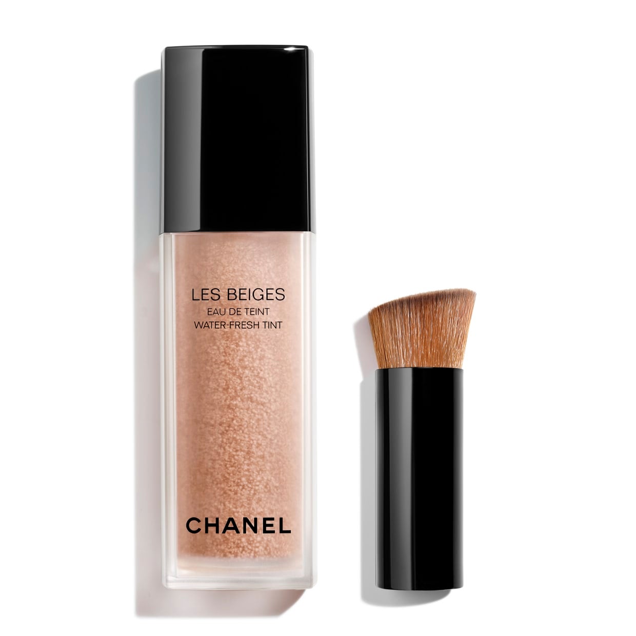 Makeup Artist @nikkideroest keeps her CHANEL favorites like N°1 DE