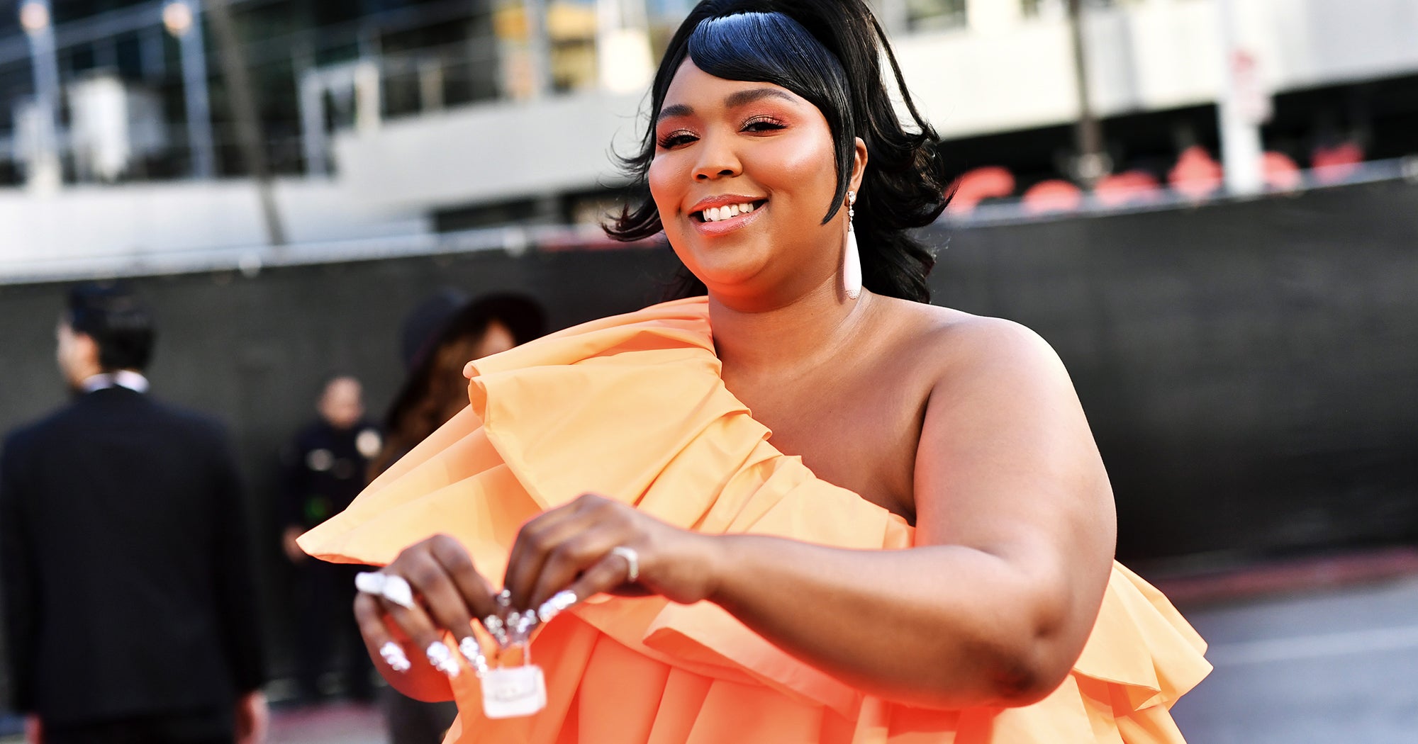 Lizzo Reveals Contents Of Tiny Purse In TikTok Video