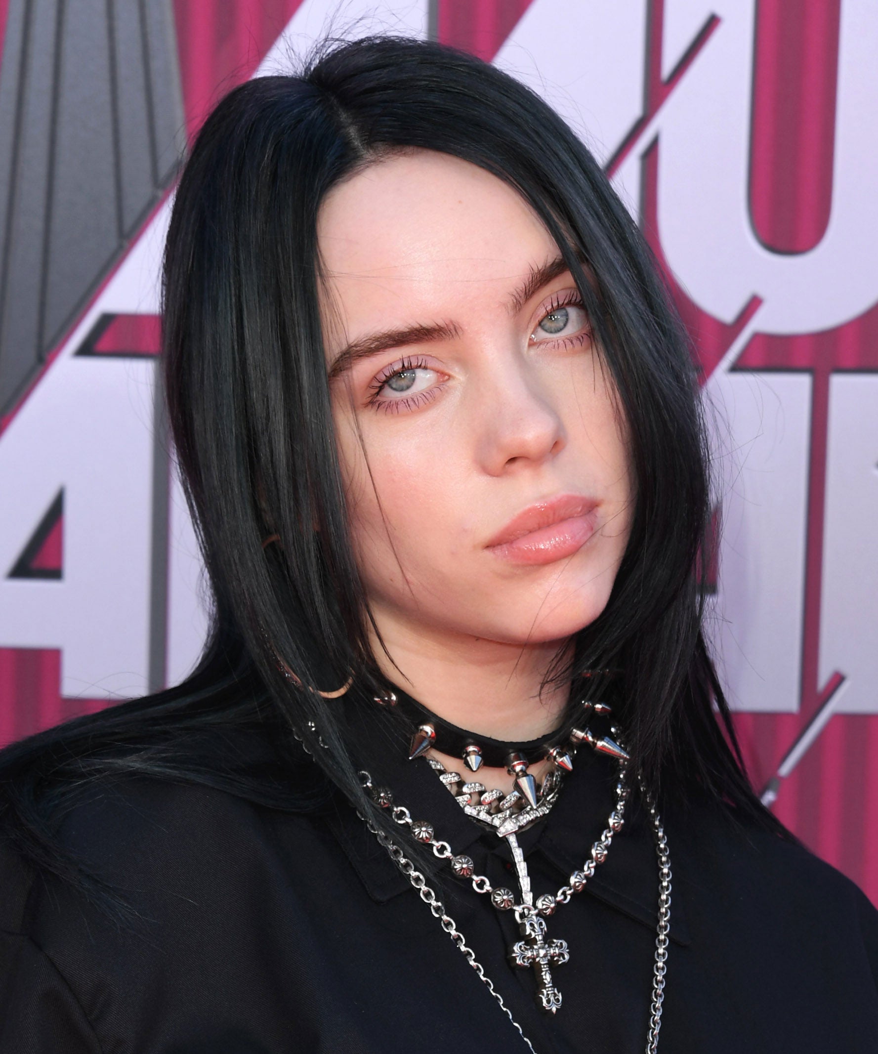 Billie Eilish Brought Back Green Hair Roots For Grammys