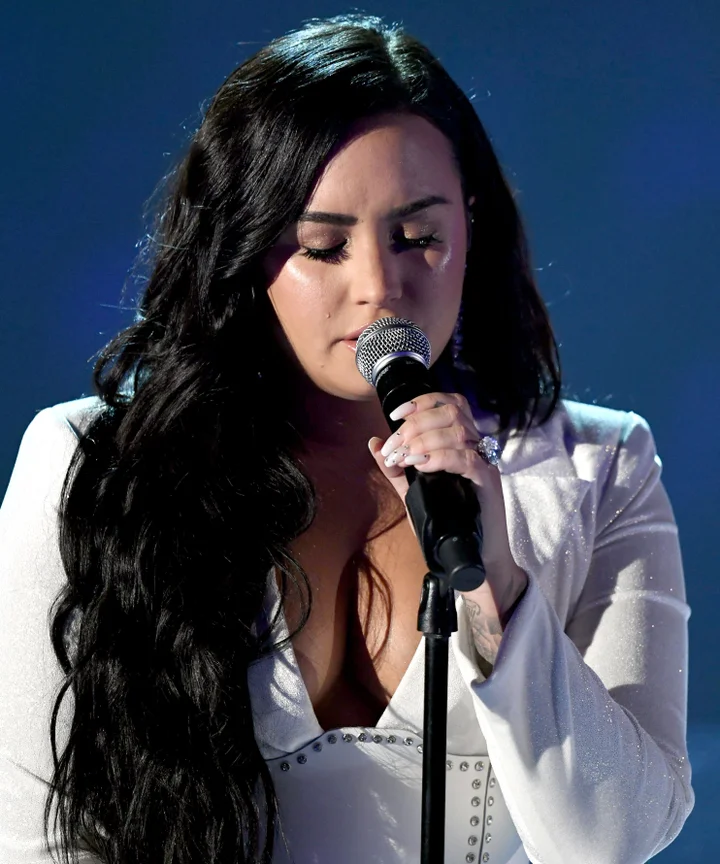 How Demi Lovato Mascara Stayed When Crying At Grammys