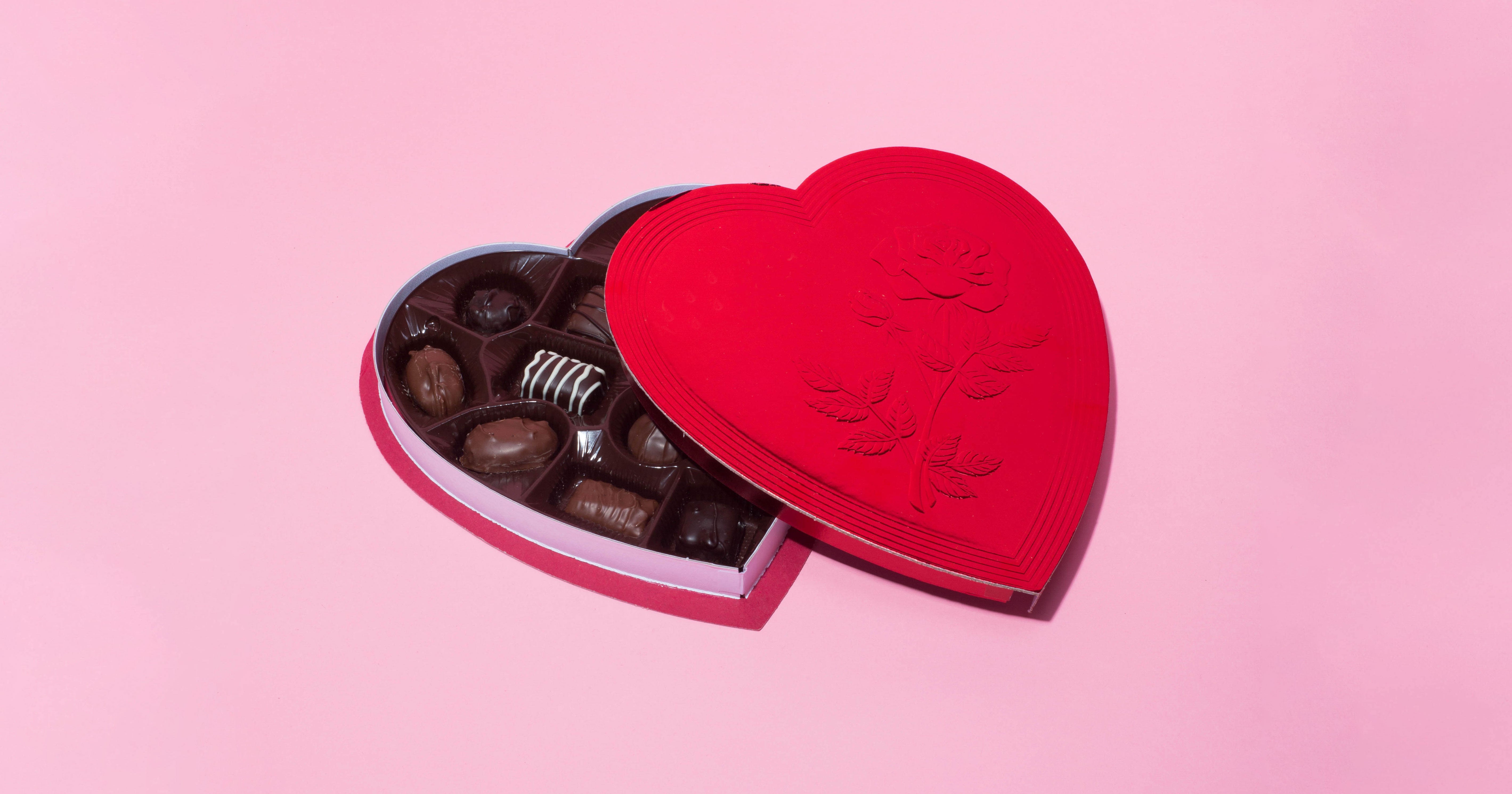What Is Valentighting? Valentine's Day Dating Trend