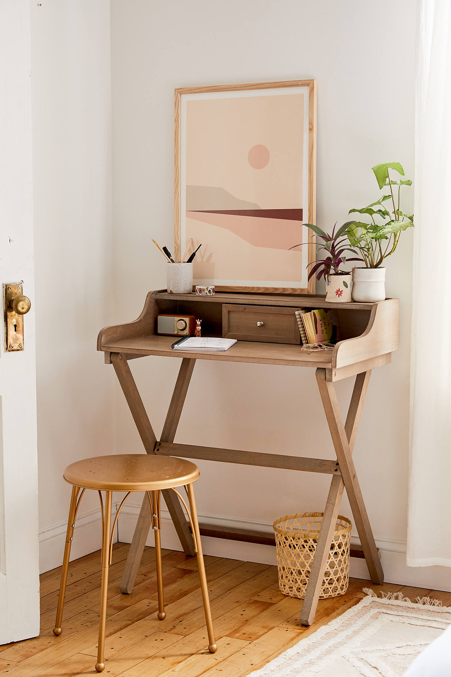 Small-Space Desks,