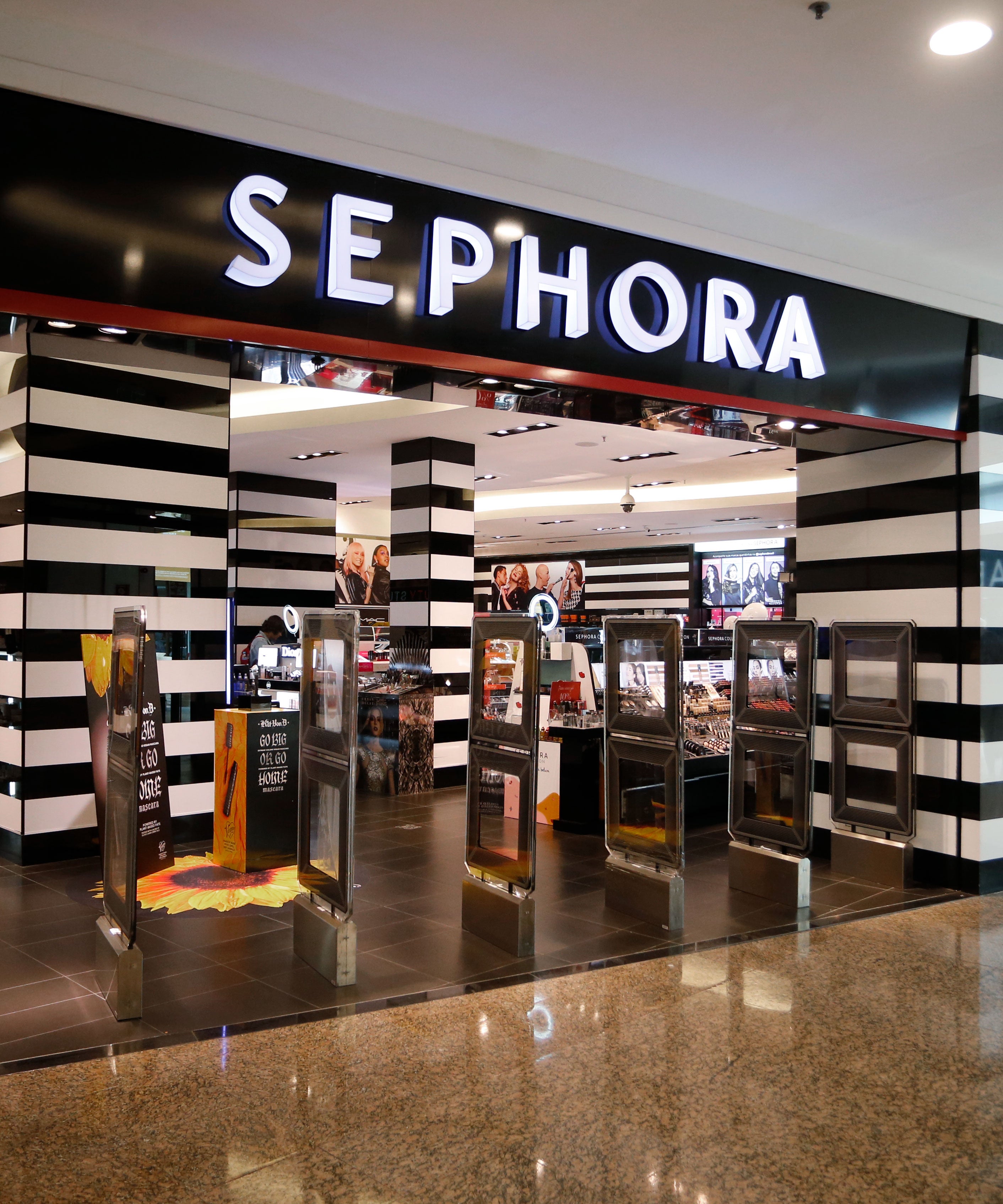 Sephora, Retailer