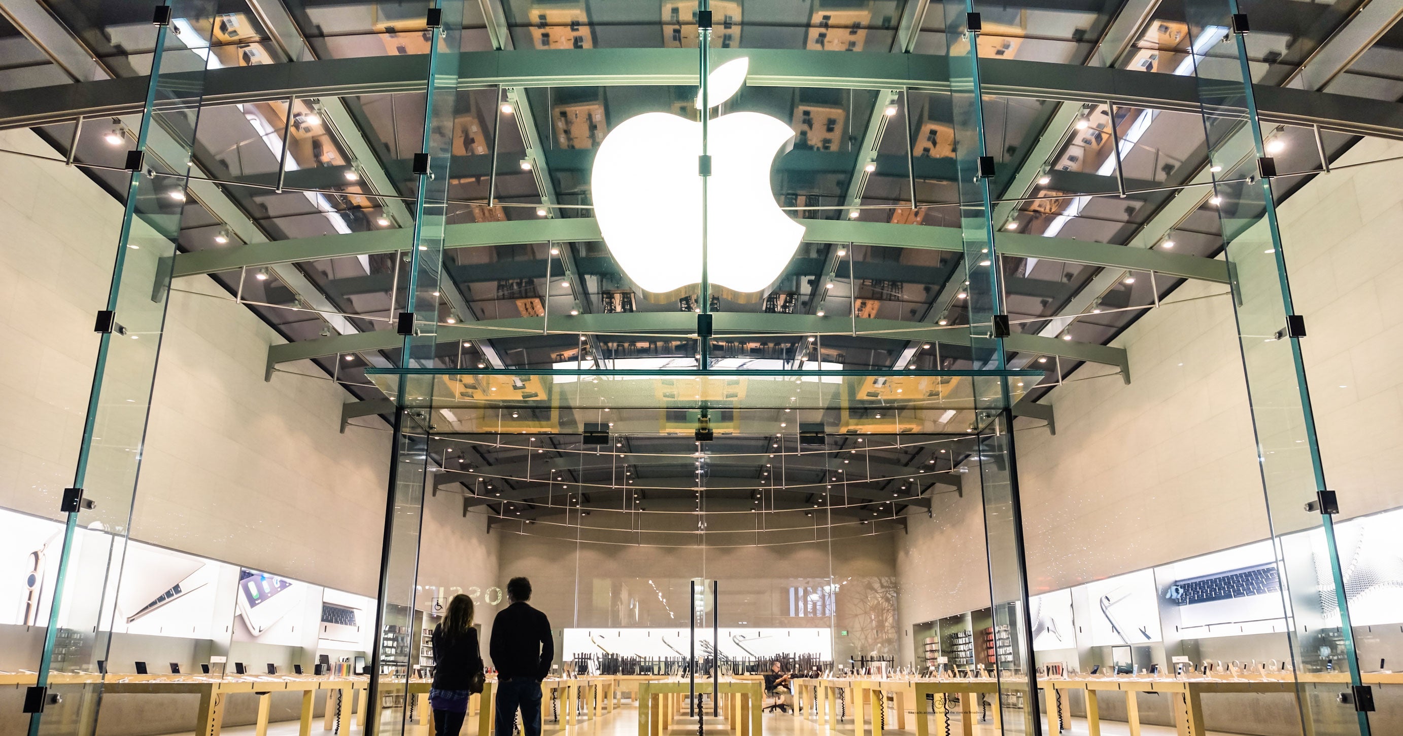 Apple Closes Stores Worldwide Over Coronavirus