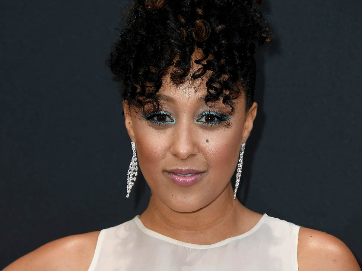 ihren grauen haaren stehen