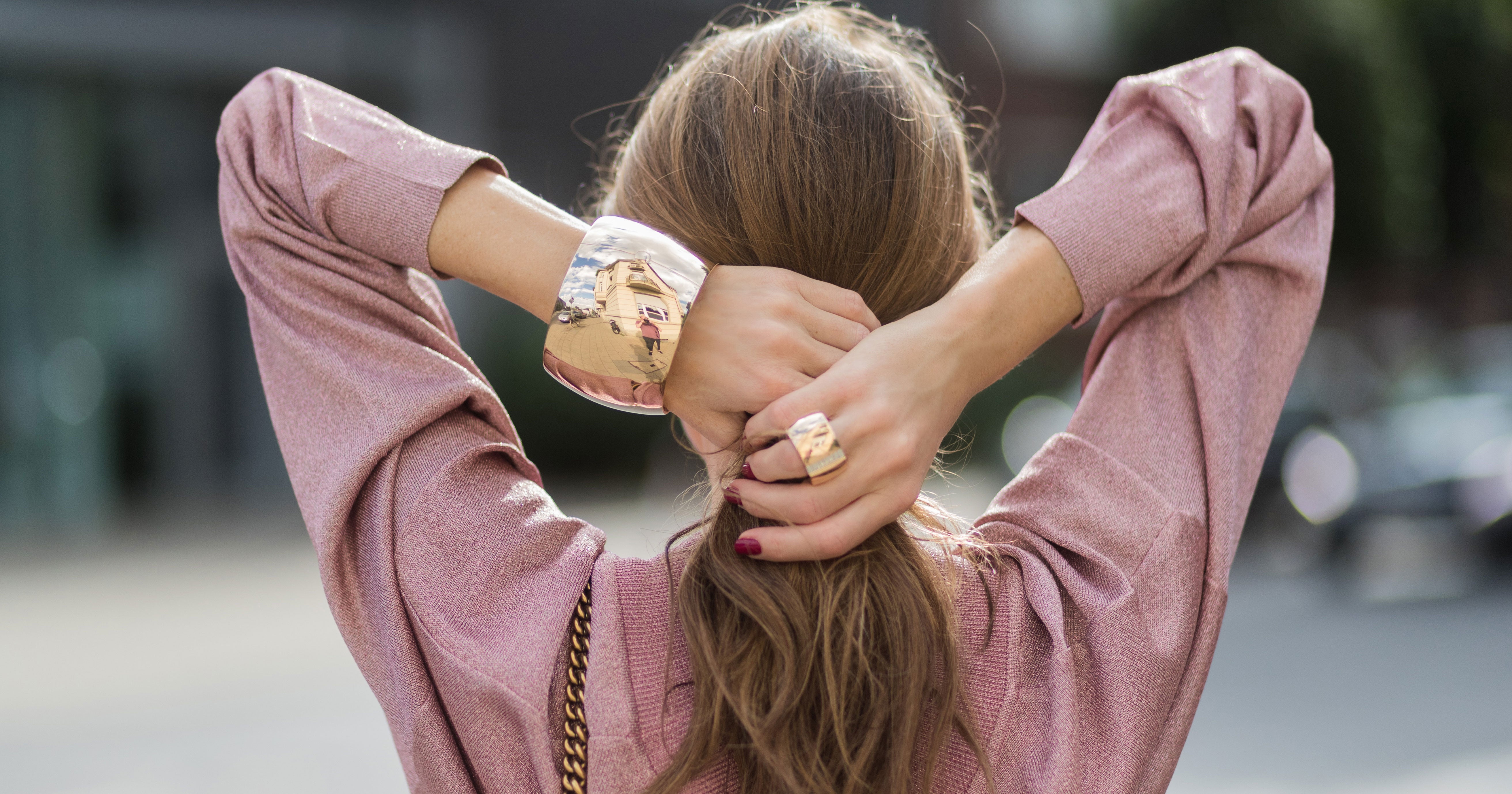 Can Coronavirus Live In Hair? How Often You Should Wash