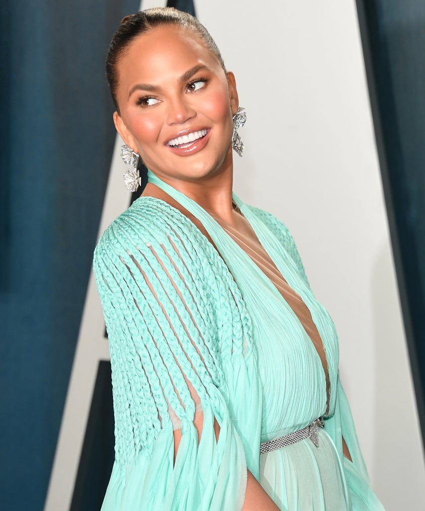 Chrissy Teigen Undergoing Surgery Remove Her Breast Implants,