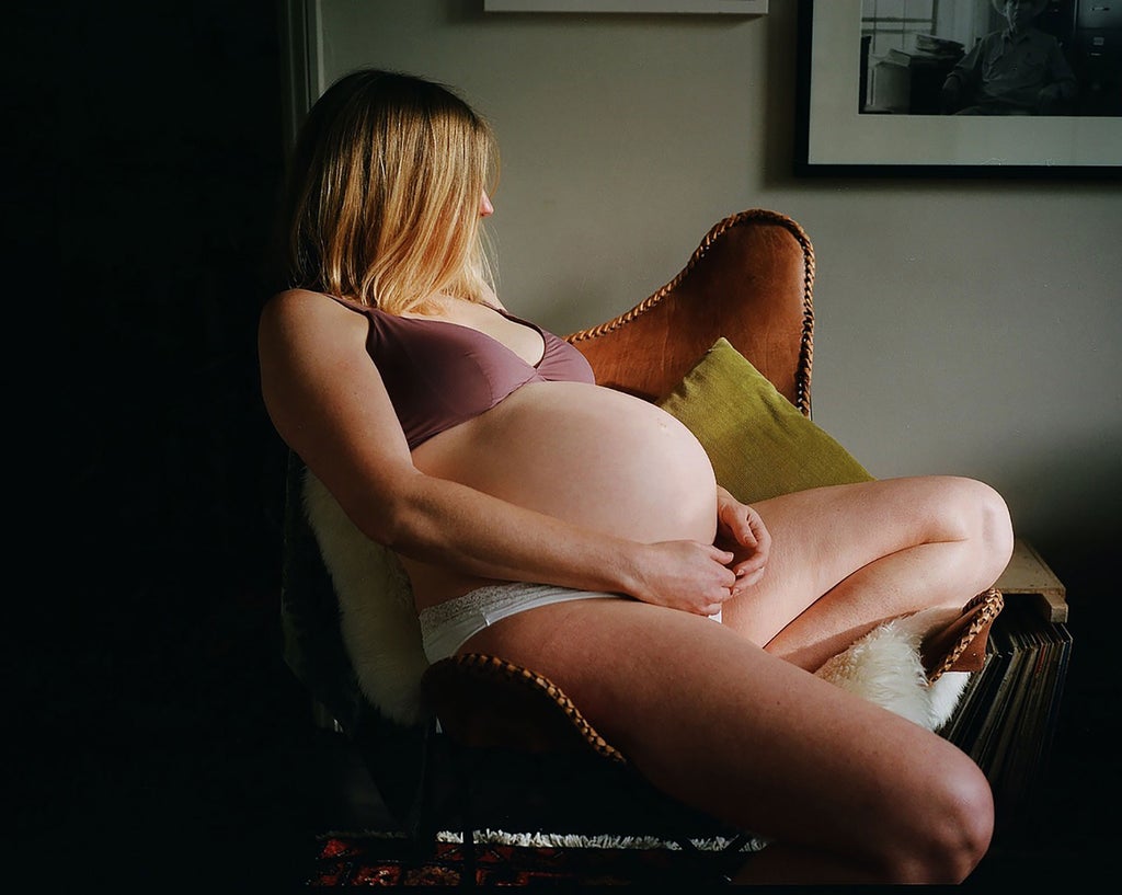 12 Intimate Photographs That Tell An Honest Story Of Motherhood (NSFW)