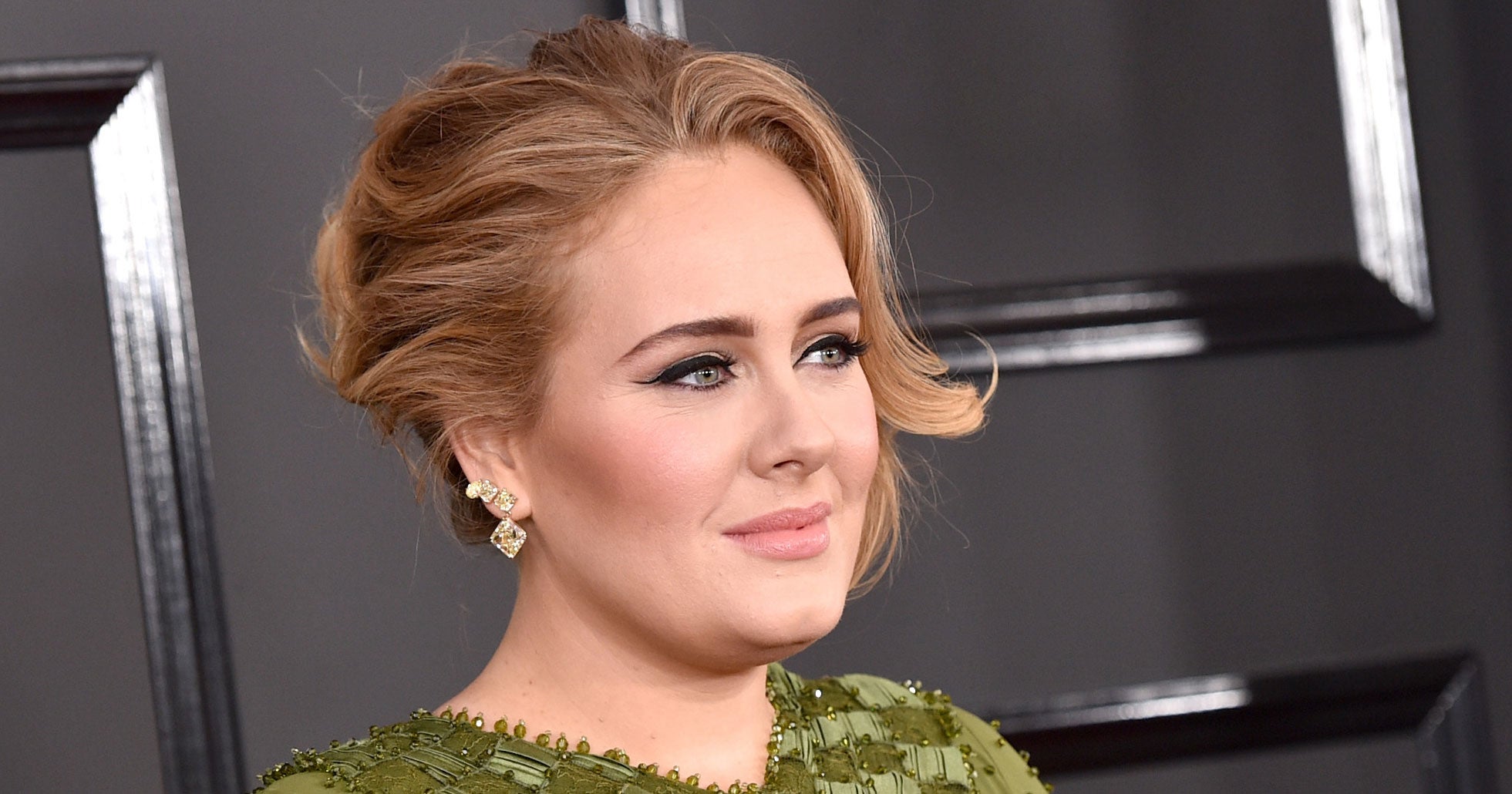 Adele Shows Off New Hair In First Instagram Photo 2020.