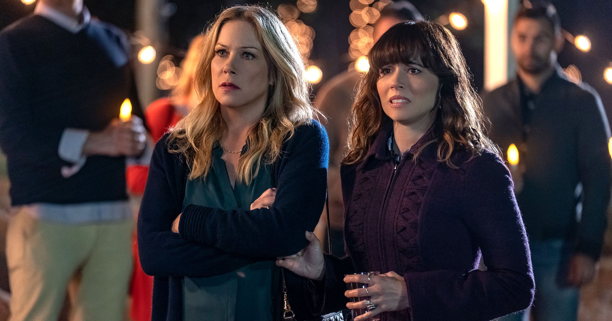 Love Is In The Air Netflix France The Internet Still Loves Dead To Me S2 Judy And Jen