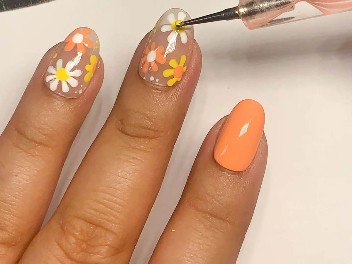 Daisy Nail Art Designs For Easy DIY Manicure At Home