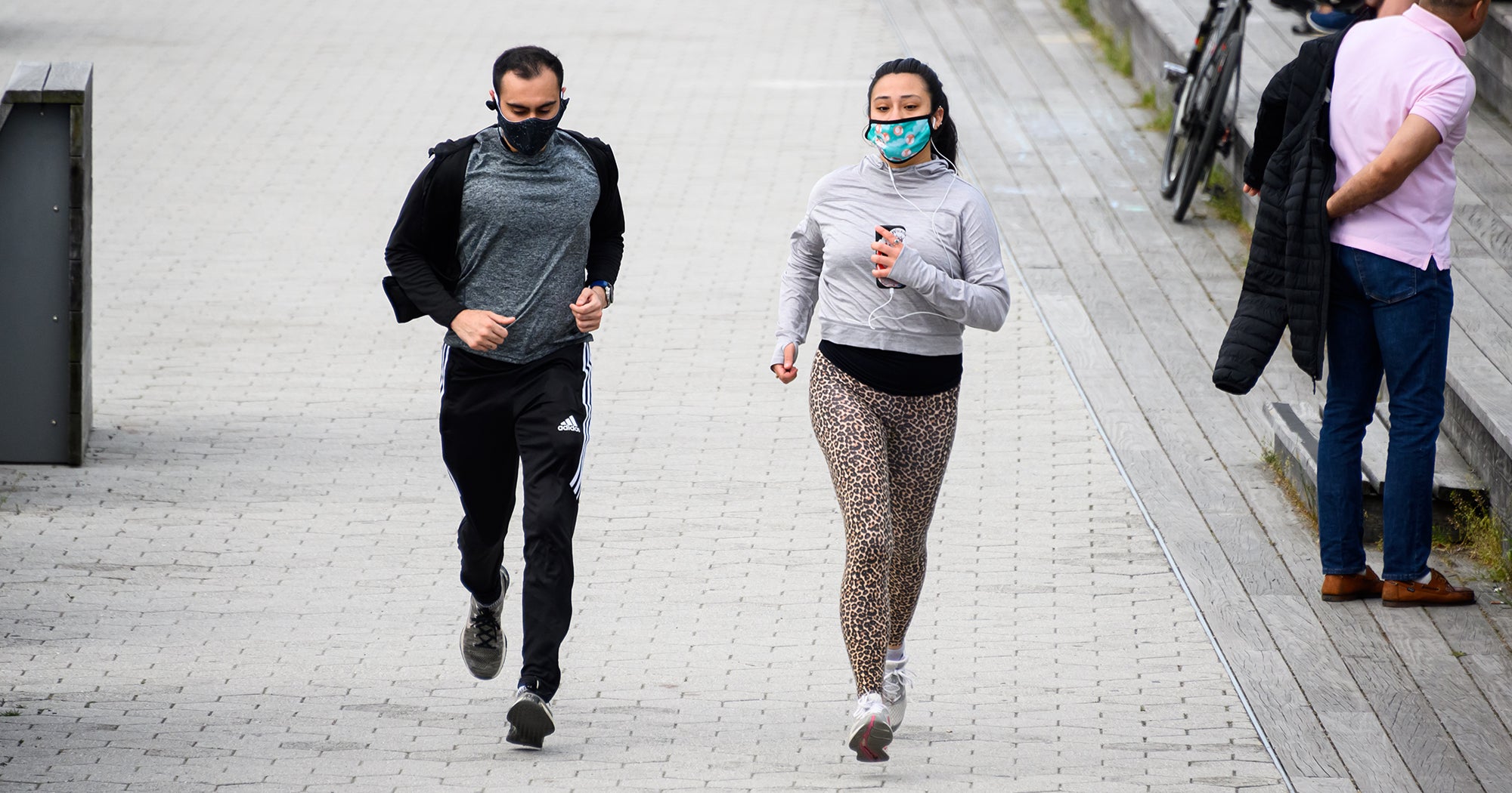 Should I Wear A Face Mask While Running Outside?
