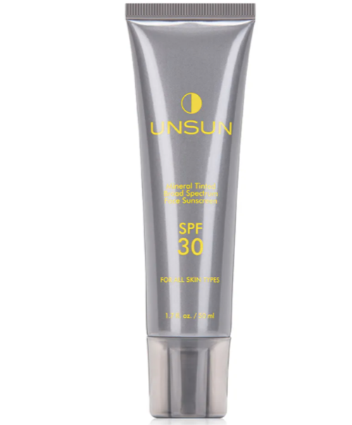 5 Dermatologists On Their Top Tips For Clearing & Preventing Maskne Dermatologists tips Clearing Preventing Maskne,