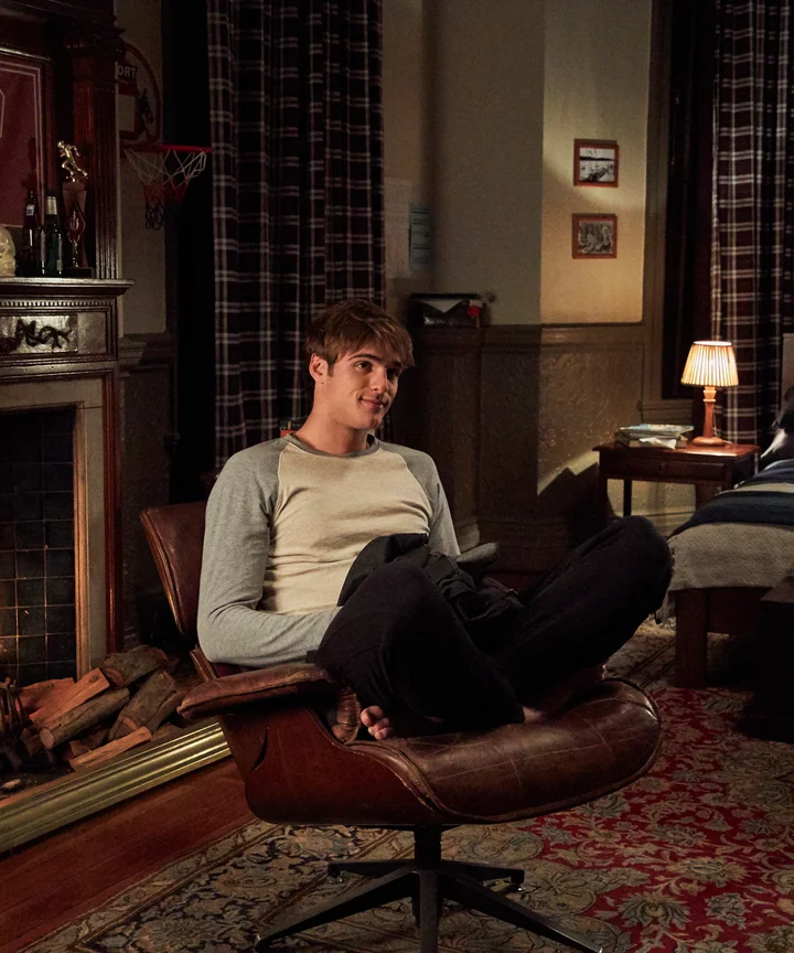 The Kissing Booth 2 Noah Flynn Sucks As A Boyfriend