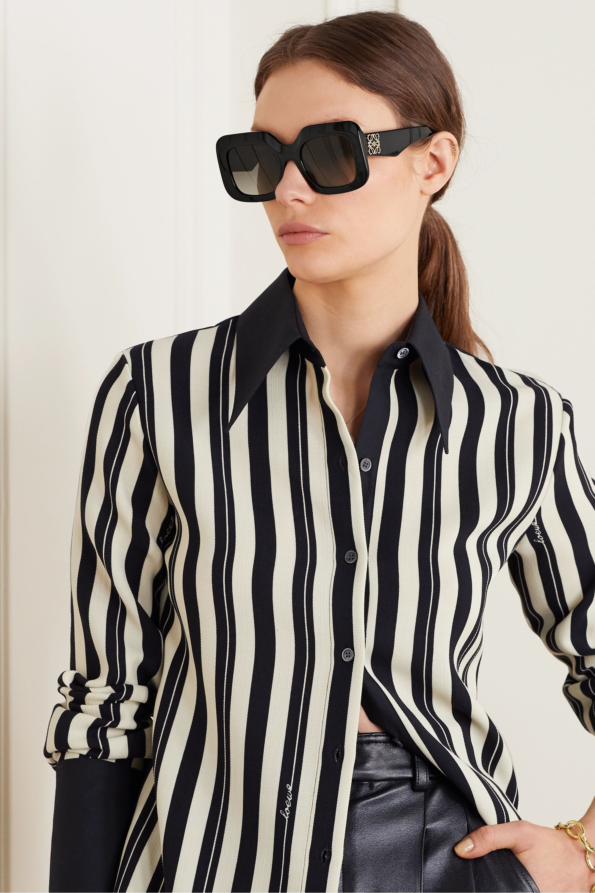 VIP【送料関税込】LOEWE Square Frame Sunglasses LOEWE EYEWEAR Square-frame silver-tone sunglasses | NET-A-PORTER