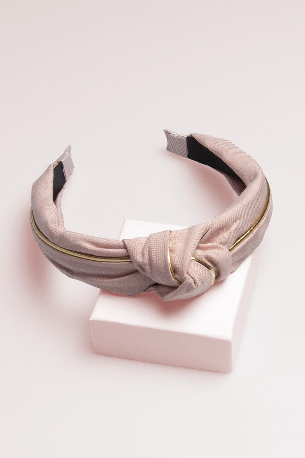 Cute Knotted Headbands To Wear Top Hair Trend In 2020 Cute Knotted Headbands To Wear Top Hair Trend In 2020