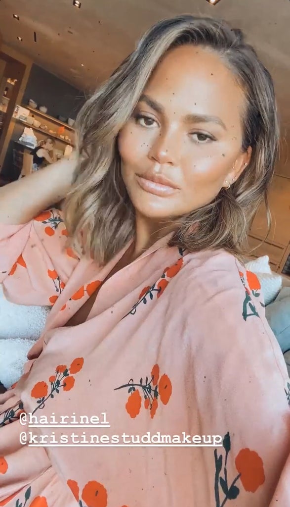 Chrissy Teigen’s Clavicle-Skimming Haircut,