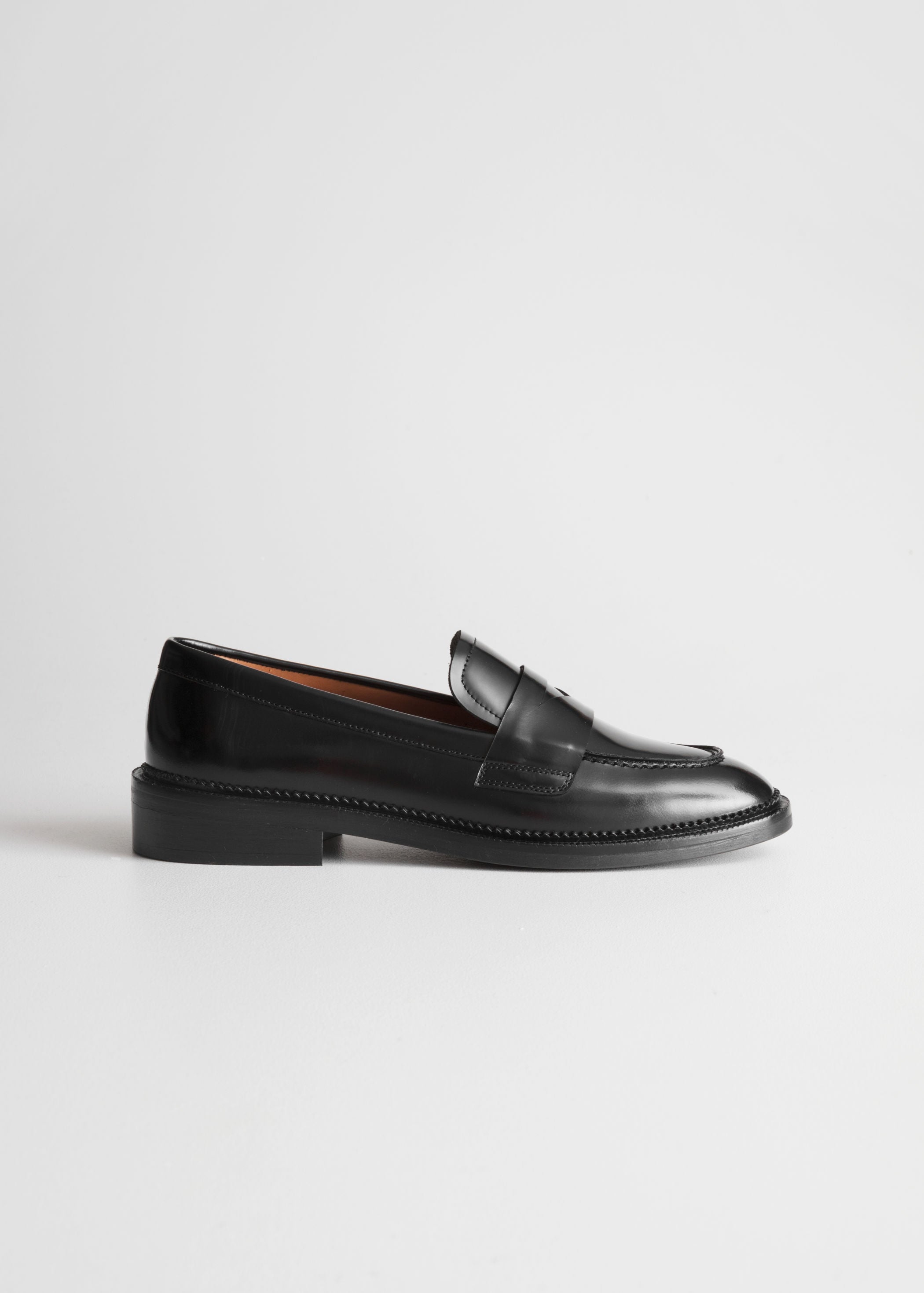 solid round toe leather flat loafer